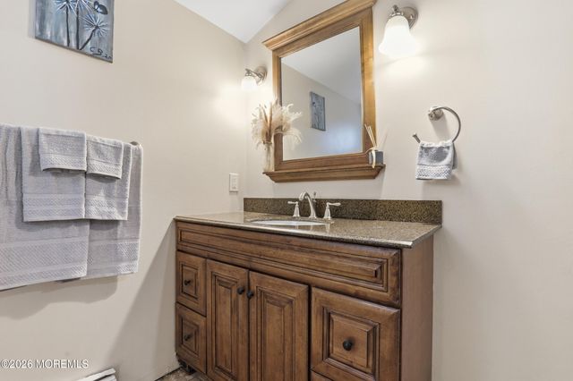 2 Chelsea Road, Jackson, NJ 08527