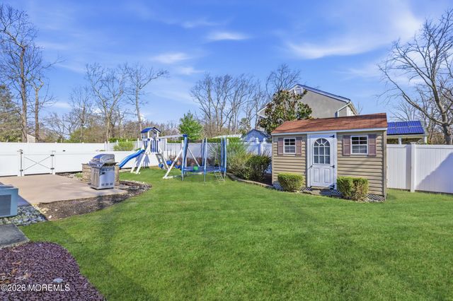 2 Chelsea Road, Jackson, NJ 08527