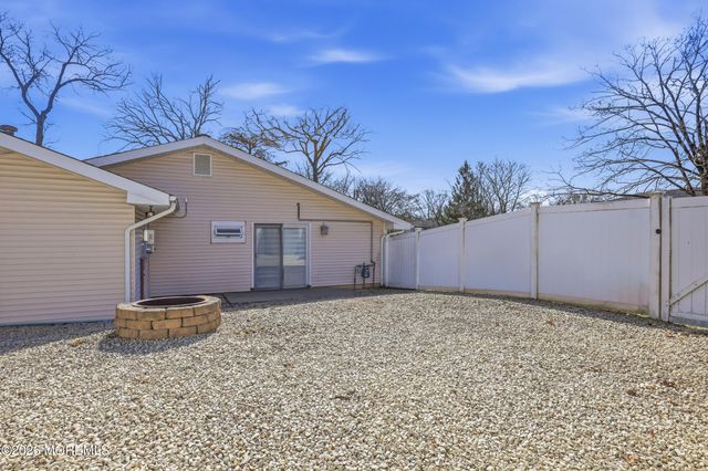 2 Chelsea Road, Jackson, NJ 08527