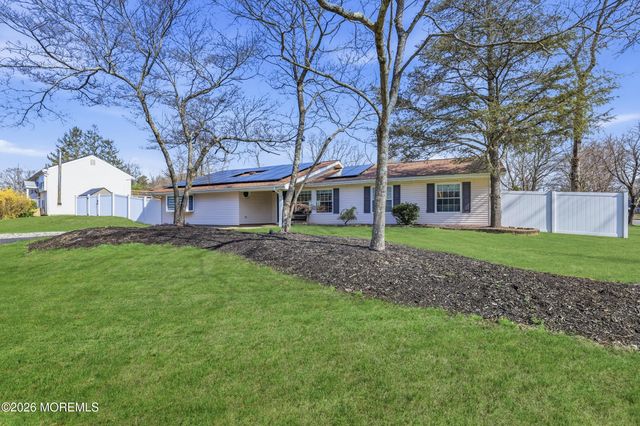 2 Chelsea Road, Jackson, NJ 08527