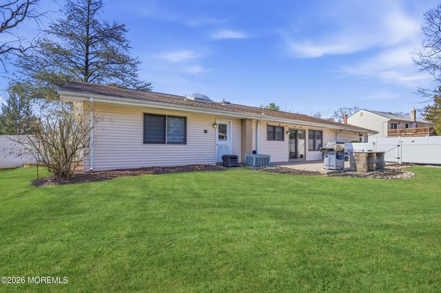 2 Chelsea Road, Jackson, NJ 08527