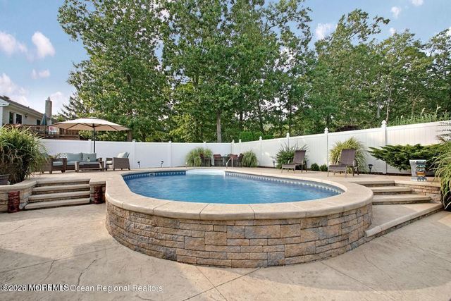 2 Chelsea Road, Jackson, NJ 08527