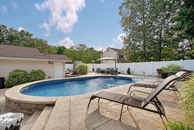 2 Chelsea Road, Jackson, NJ 08527