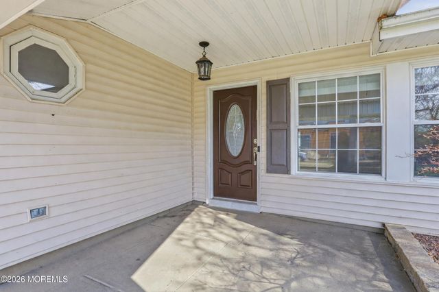 2 Chelsea Road, Jackson, NJ 08527