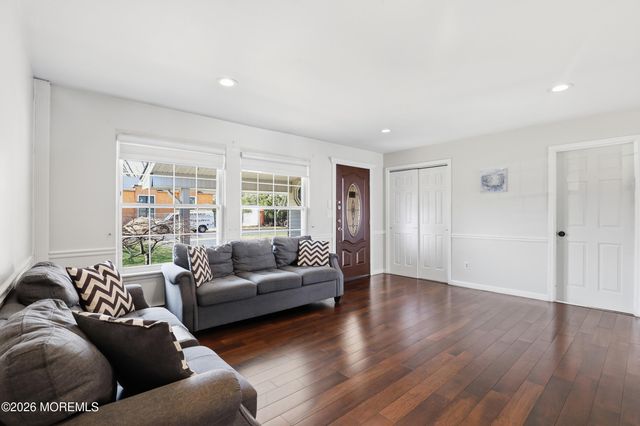 2 Chelsea Road, Jackson, NJ 08527