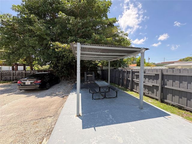 3237 SW 4th St 4, Miami, FL 33135