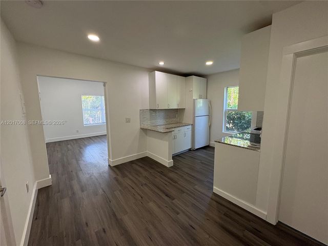 3237 SW 4th St 4, Miami, FL 33135