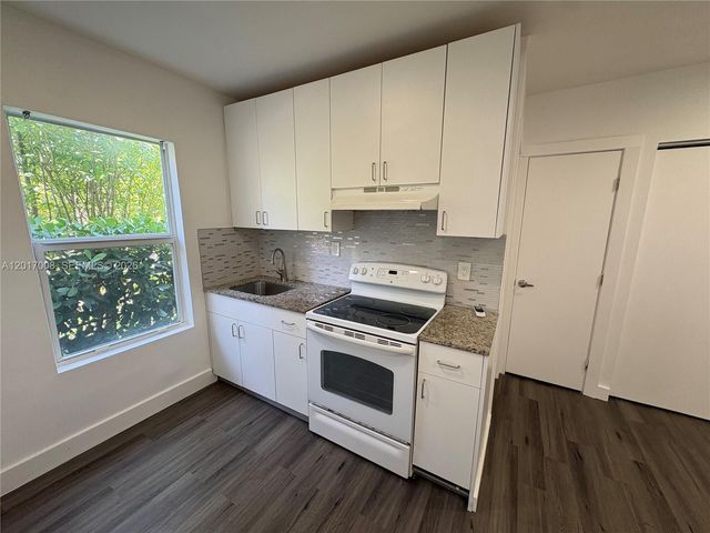 3237 SW 4th St 4, Miami, FL 33135
