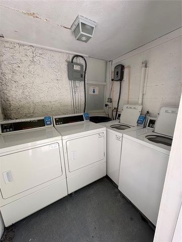 3237 SW 4th St 4, Miami, FL 33135