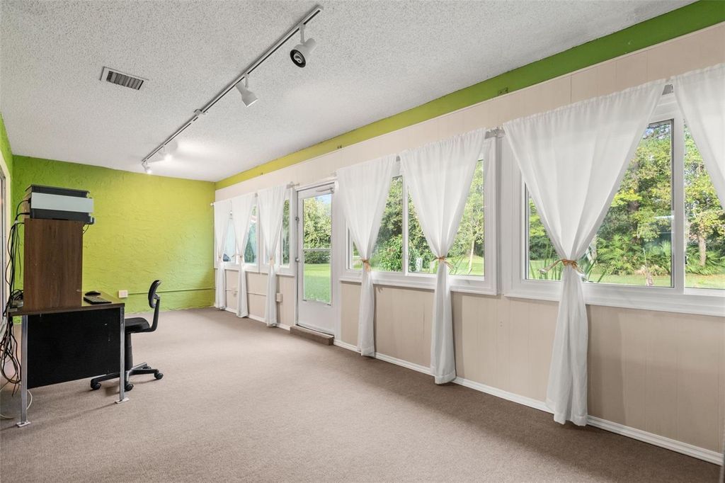Image 16 of property listing at 10409 HIDDEN LANE, Orlando, FL 32821