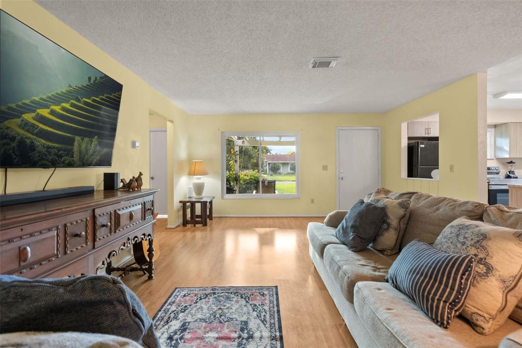 Image 3 of property listing at 10409 HIDDEN LANE, Orlando, FL 32821