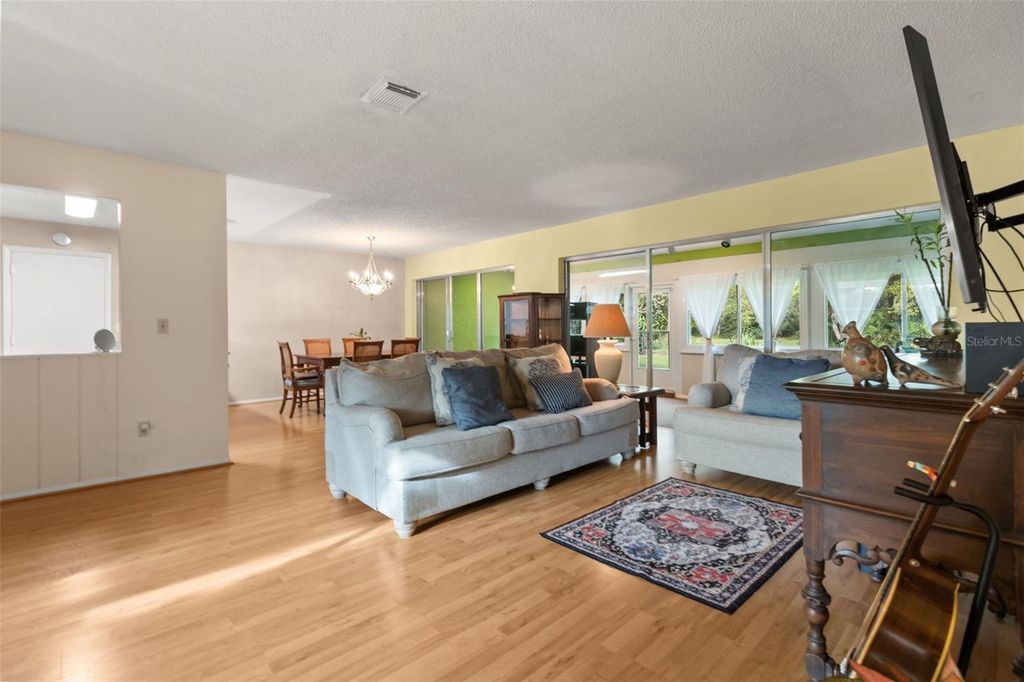 Image 4 of property listing at 10409 HIDDEN LANE, Orlando, FL 32821