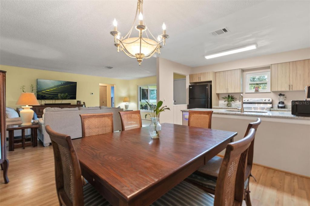 Image 6 of property listing at 10409 HIDDEN LANE, Orlando, FL 32821