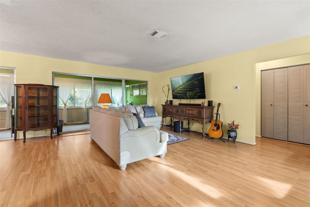 Image 7 of property listing at 10409 HIDDEN LANE, Orlando, FL 32821