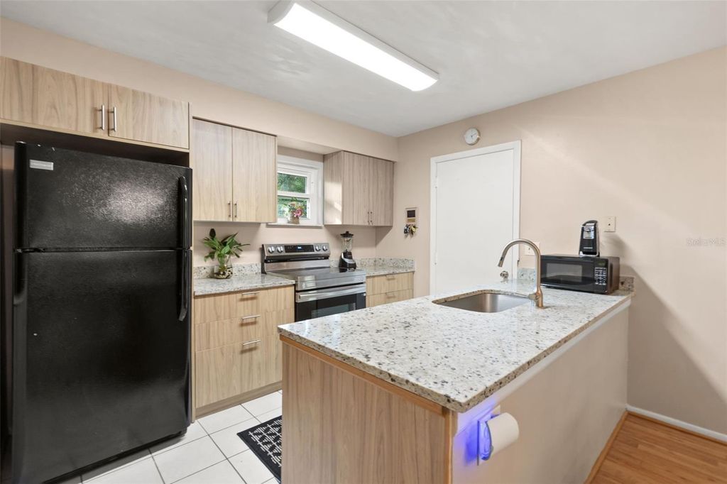 Image 8 of property listing at 10409 HIDDEN LANE, Orlando, FL 32821
