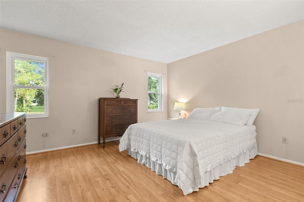 Image 10 of property listing at 10409 HIDDEN LANE, Orlando, FL 32821