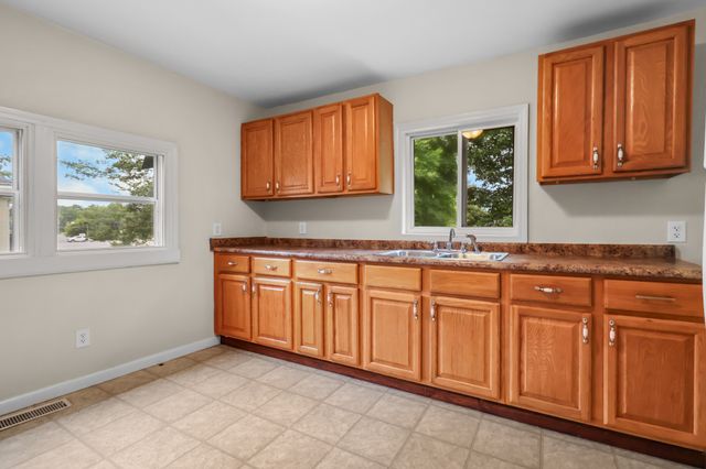 114 Emory St, Clarksville, TN 37040