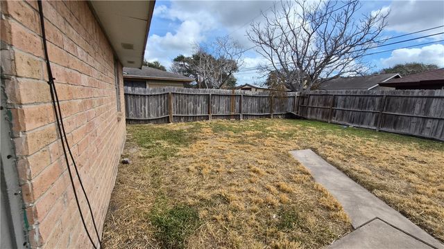 6013 Parkview Dr, Corpus Christi, TX 78415