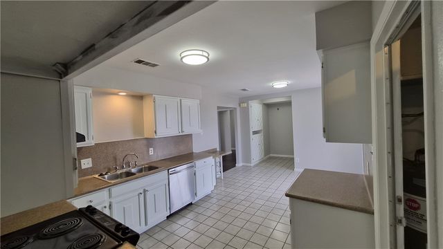 6013 Parkview Dr, Corpus Christi, TX 78415