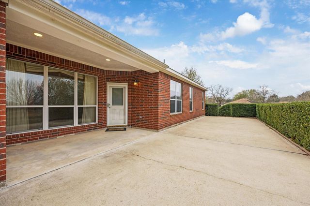 324 Howard Street, Sealy, TX 77474