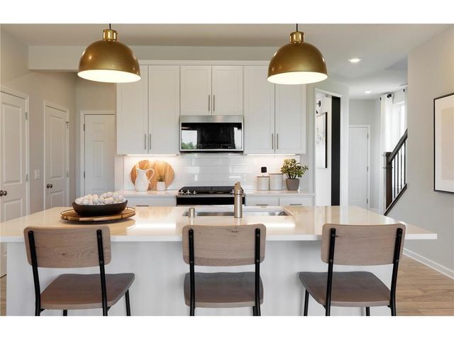 17944 Genoa Drive, Lakeville, MN 55044