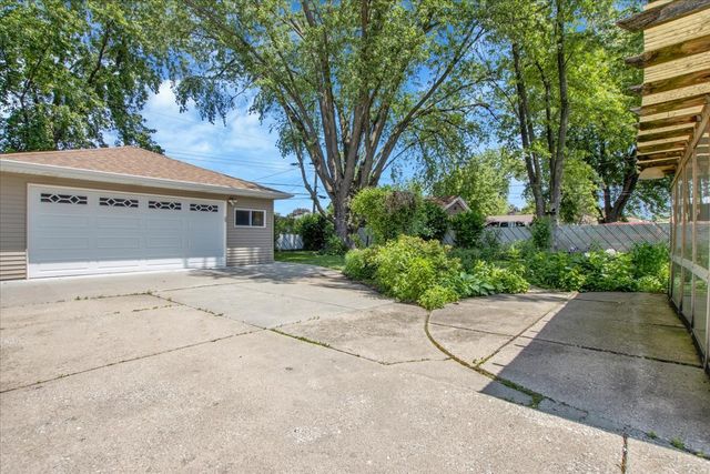 7924 74th Place, Bridgeview, IL 60455