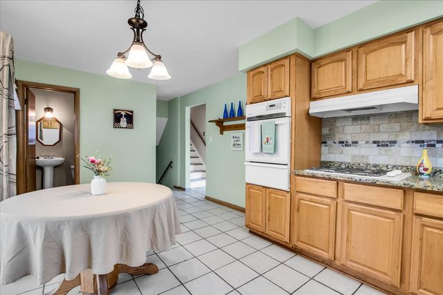 7924 74th Place, Bridgeview, IL 60455