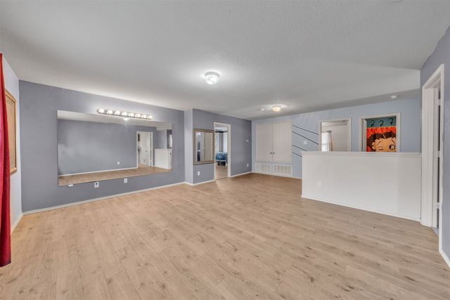 929 Bloomfield Drive, Grand Prairie, TX 75052