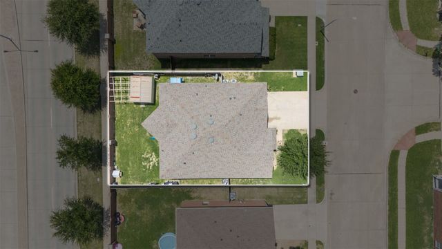 929 Bloomfield Drive, Grand Prairie, TX 75052
