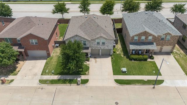 929 Bloomfield Drive, Grand Prairie, TX 75052