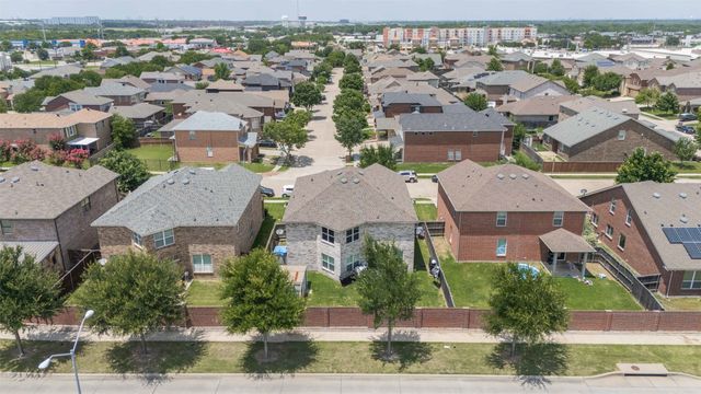 929 Bloomfield Drive, Grand Prairie, TX 75052