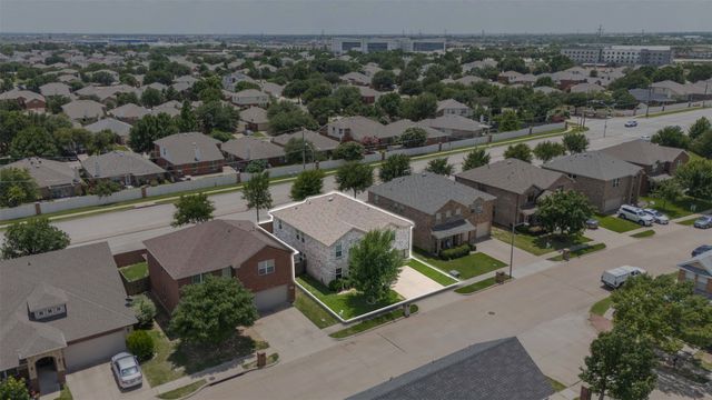 929 Bloomfield Drive, Grand Prairie, TX 75052