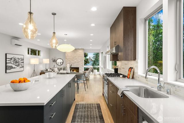 6312 Evanston Avenue N, Seattle, WA 98103