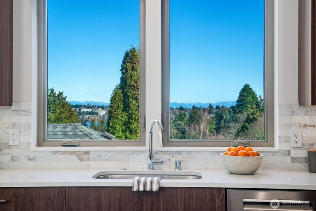 6312 Evanston Avenue N, Seattle, WA 98103