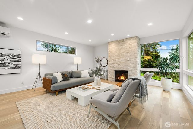 6312 Evanston Avenue N, Seattle, WA 98103