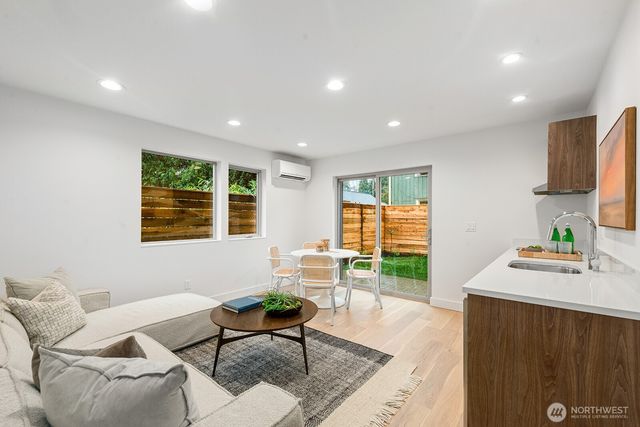 6312 Evanston Avenue N, Seattle, WA 98103