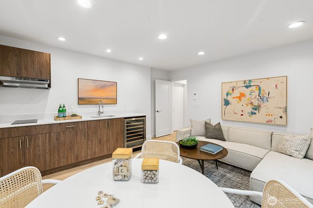 6312 Evanston Avenue N, Seattle, WA 98103