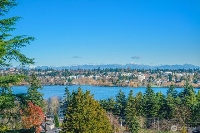 6312 Evanston Avenue N, Seattle, WA 98103