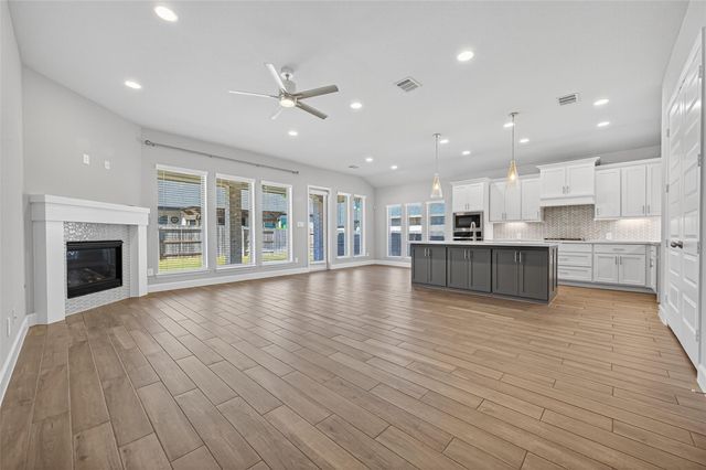 15330 Legacy Park Way, Magnolia, TX 77354
