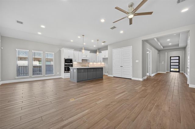 15330 Legacy Park Way, Magnolia, TX 77354