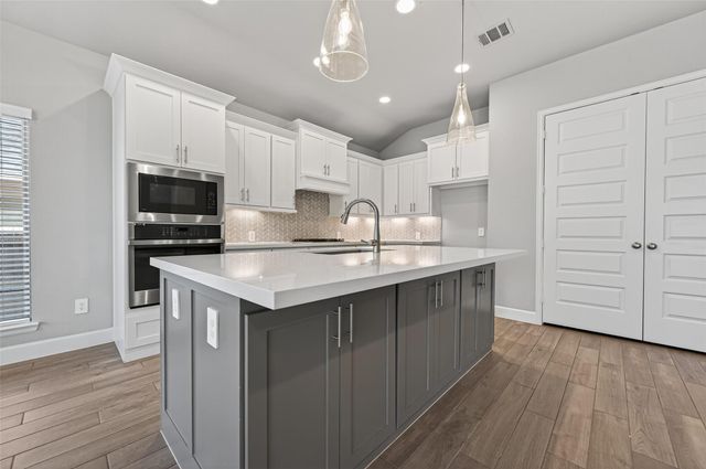 15330 Legacy Park Way, Magnolia, TX 77354