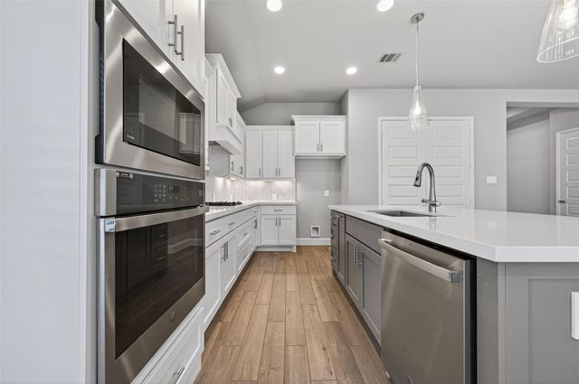 15330 Legacy Park Way, Magnolia, TX 77354