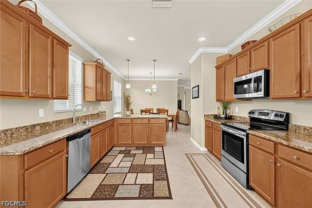 3500 Dandolo CIR, Cape Coral, FL 33909