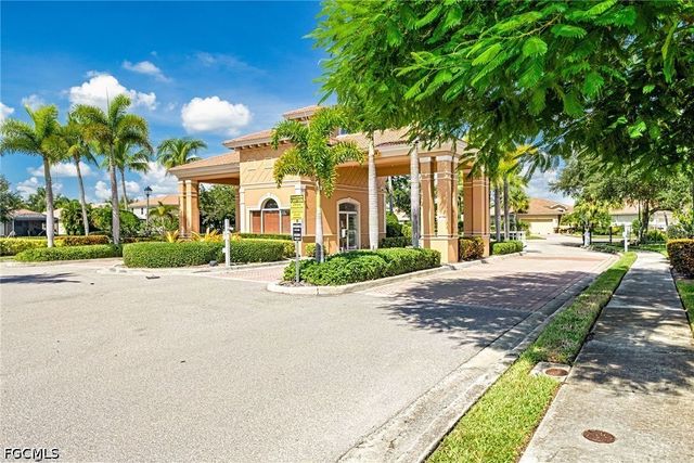 3500 Dandolo CIR, Cape Coral, FL 33909