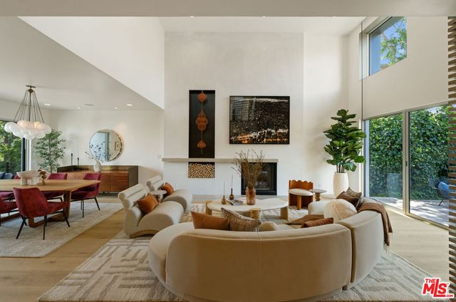 928 Las Lomas Avenue, Pacific Palisades, CA 90272