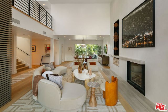 928 Las Lomas Avenue, Pacific Palisades, CA 90272