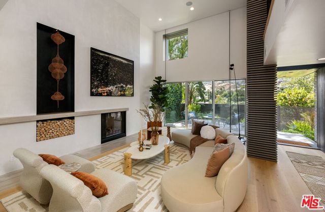 928 Las Lomas Avenue, Pacific Palisades, CA 90272