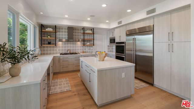 928 Las Lomas Avenue, Pacific Palisades, CA 90272