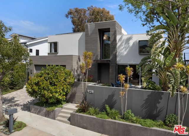 928 Las Lomas Avenue, Pacific Palisades, CA 90272