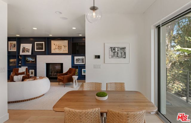928 Las Lomas Avenue, Pacific Palisades, CA 90272